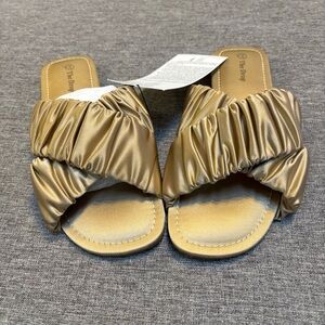 The Drop Women's Brianna Ruched Cross Strap Flat Sandal Open Toe